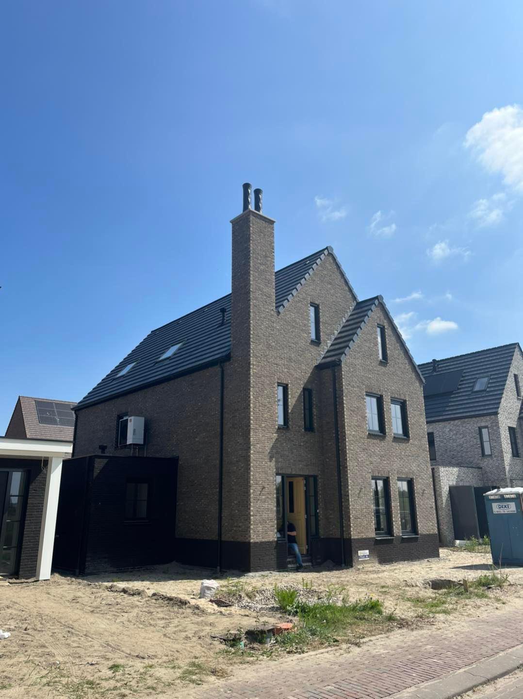 Opgeleverde woning in Hoofddorp met warme bakstenen gevel