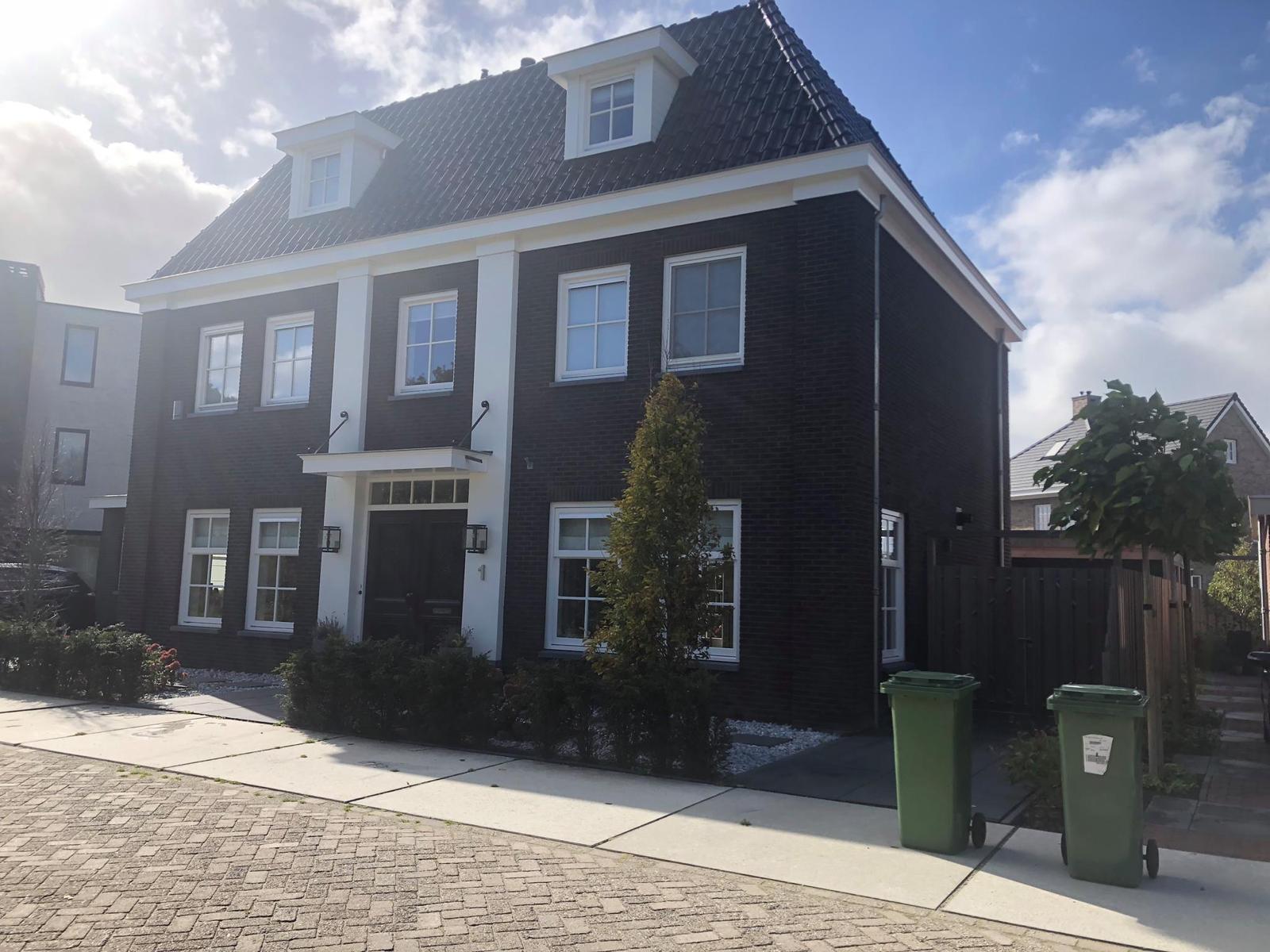 donkere-nieuwbouwwoning-statige-uitstraling-broco-timmerwerken