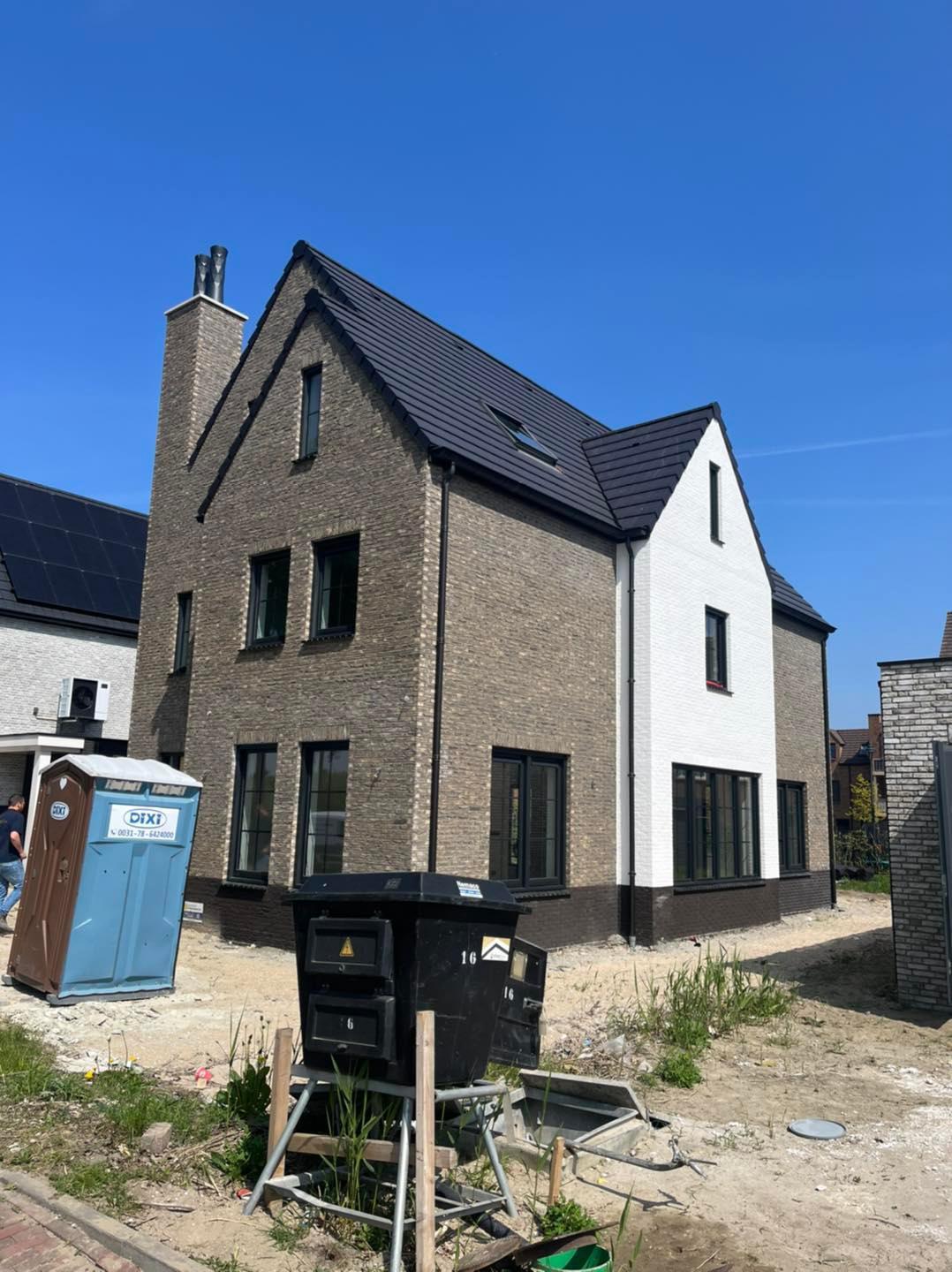 nieuwbouwwoning-contrasterende-gevelsteen-broco-timmerwerken