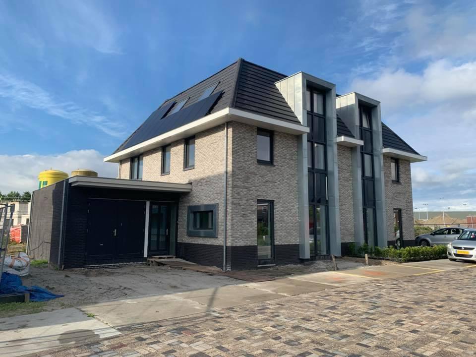 Twee-onder-een-kapwoning opgeleverd in Hoofddorp